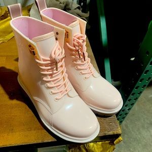 Michael kors Woman’s boots size 6